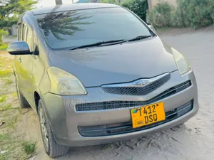Toyota Ractis 2008 Beige