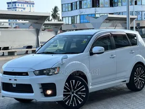 Mitsubishi Outlander 2011 White