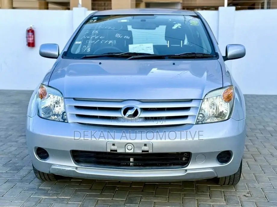 Toyota IST 2005 Silver