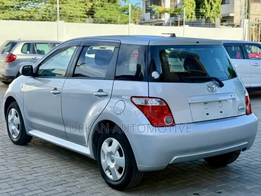 Toyota IST 2005 Silver