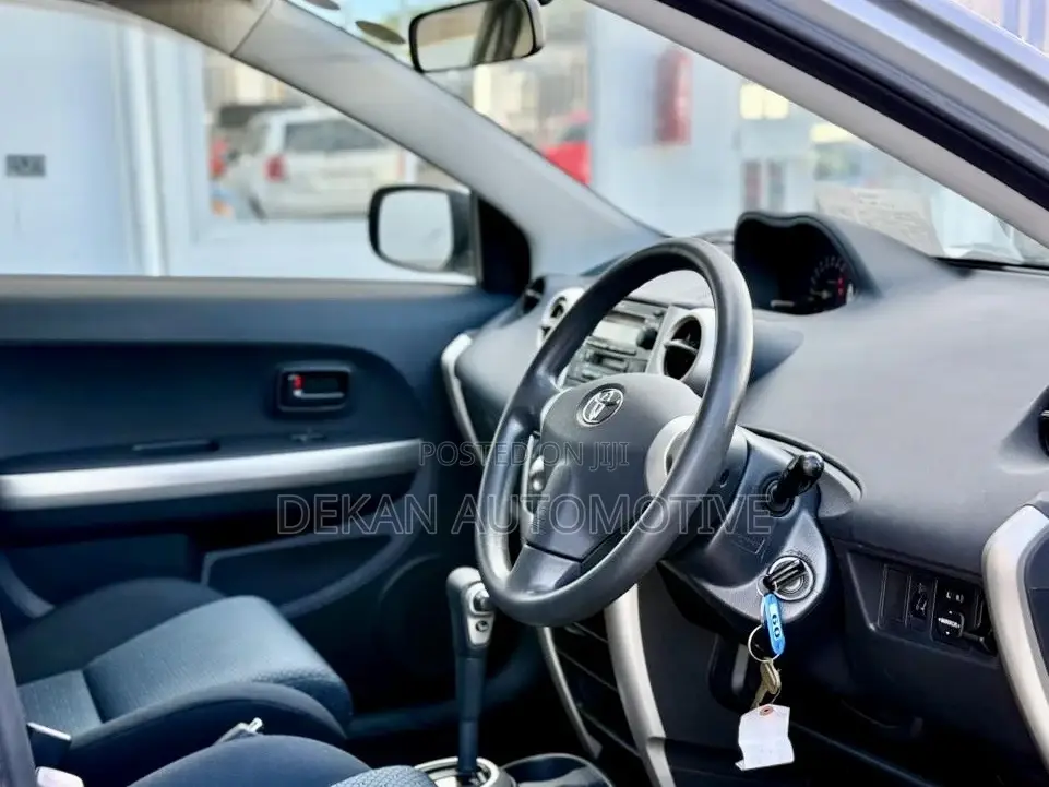 Toyota IST 2005 Silver