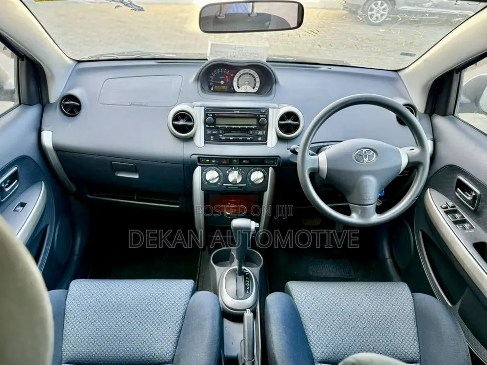 Toyota IST 2005 Silver