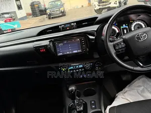 Toyota Hilux 2.4 Diesel 2020 Burgundy