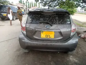 Toyota Aqua 2011 Gray