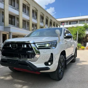 Toyota Hilux 2020 White