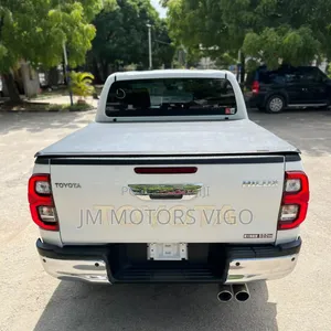 Toyota Hilux 2020 White