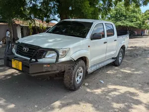 Toyota Hilux 1999 White