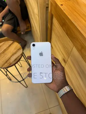 Apple iPhone XR 64 GB White