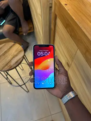 Apple iPhone XR 64 GB White