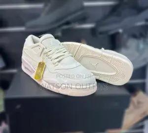New Original Leather Sneakers/Shoes/Footwears