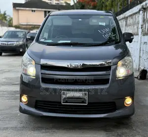 Toyota Noah 2.0 143hp FWD (8 Seater) 2007 Gray
