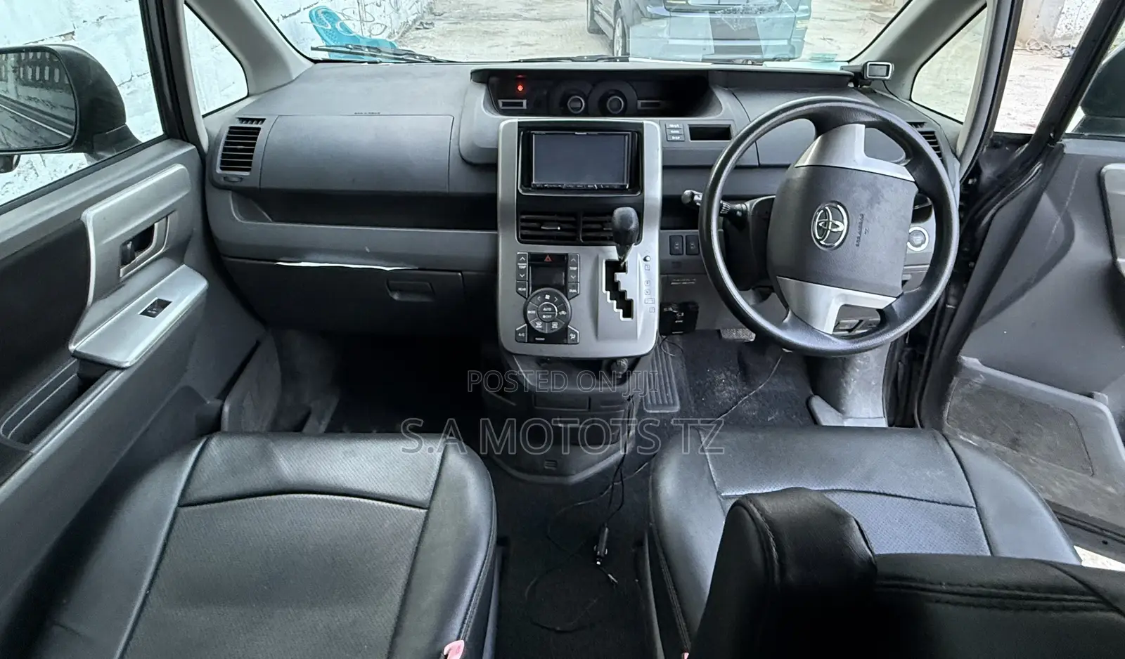 Toyota Noah 2.0 143hp FWD (8 Seater) 2007 Gray