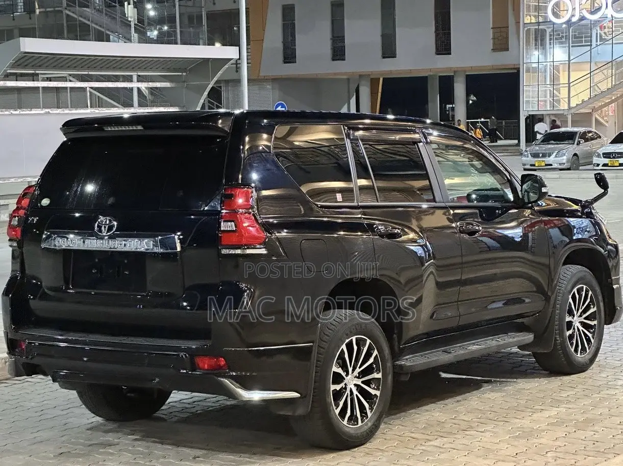 Toyota Land Cruiser Prado 2018 Black