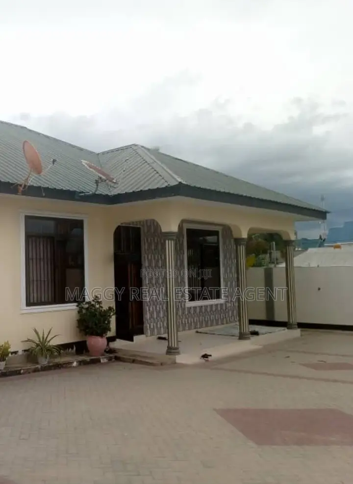 4bdrm House in Bunju Beach for rent