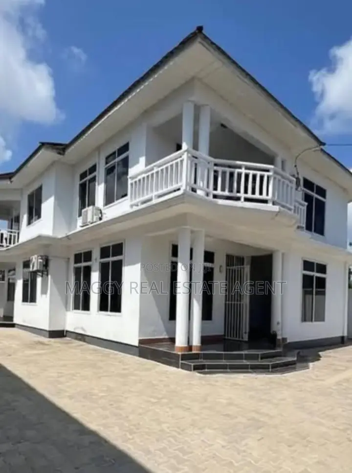 3bdrm Apartment in Ununio Beach, Kunduchi for rent