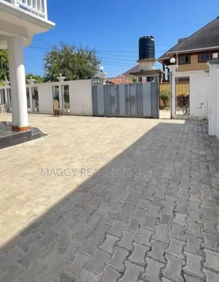 3bdrm Apartment in Ununio Beach, Kunduchi for rent