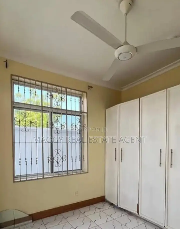 3bdrm Apartment in Ununio Beach, Kunduchi for rent