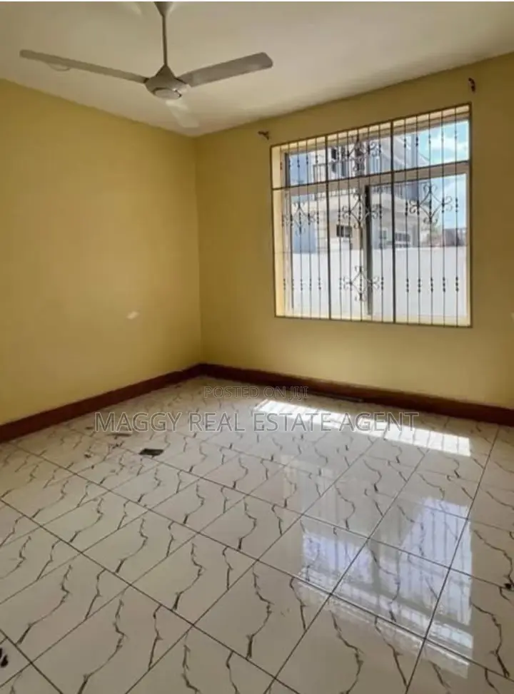 3bdrm Apartment in Ununio Beach, Kunduchi for rent