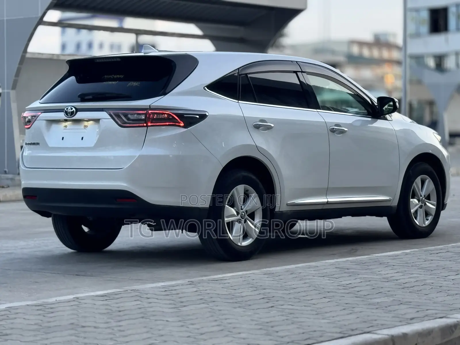 Toyota Harrier 2.0 2014 White