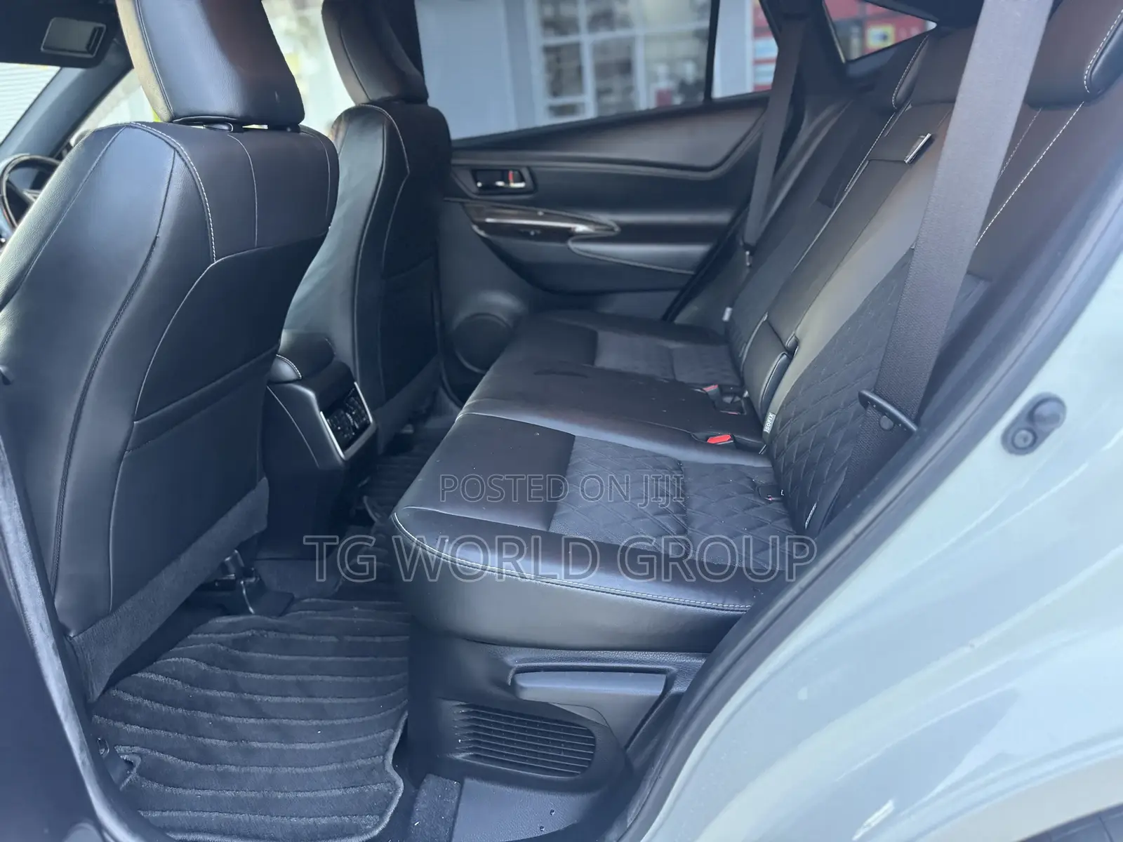Toyota Harrier 2.0 2014 White