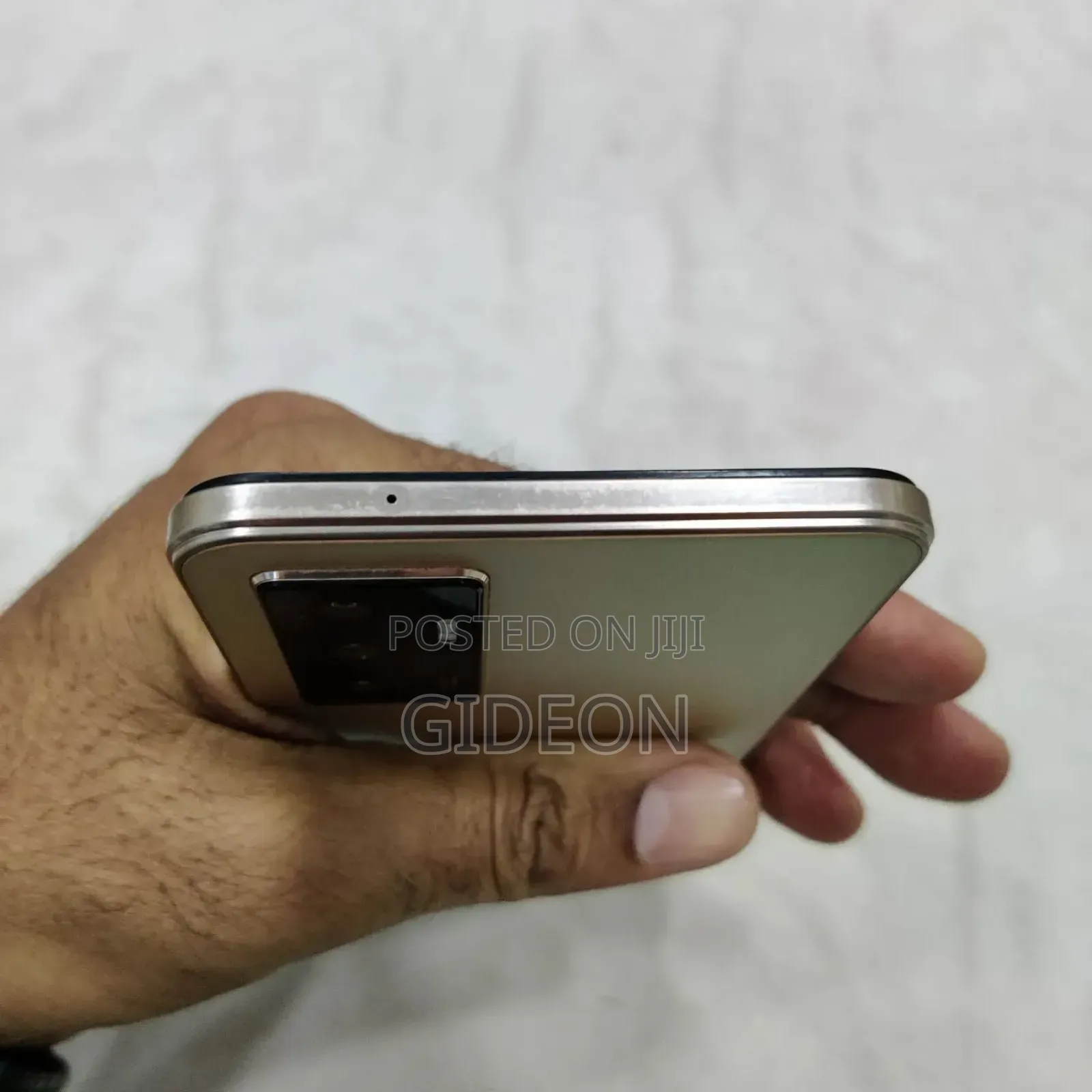New Vivo V23 256 GB Gold