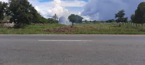 Vigwaza Kambini Karibu Na Bandari Kavu Ya Kwala