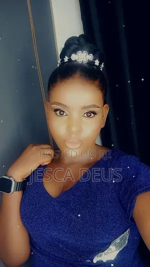 Msichana Wa Kuuza Duka