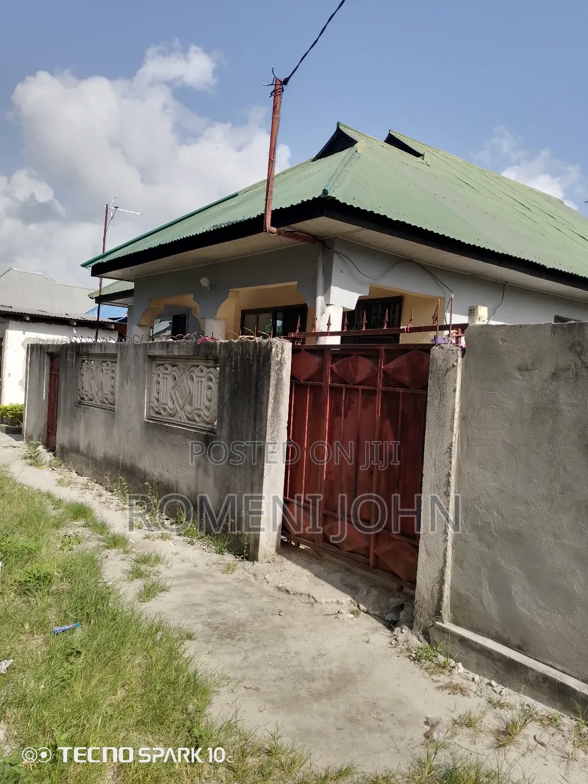 8bdrm House in Tanzania Daresalaam, Ilala for sale