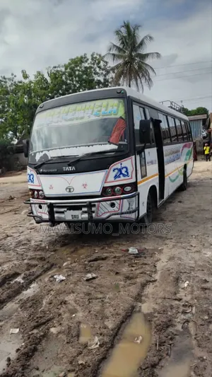 Tata Starbus Ultra Skool 2021 White