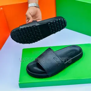 New Original Clarks Sandals/Open Shoes/Footwears