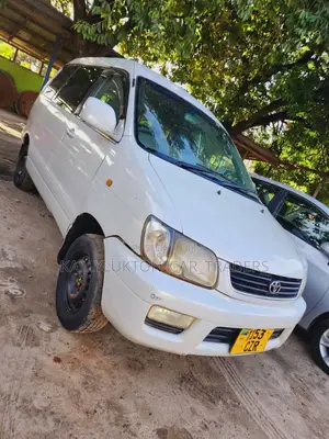 Toyota Noah 2005 White