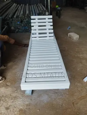 Kitanda Cha Mbao Za Plastiki