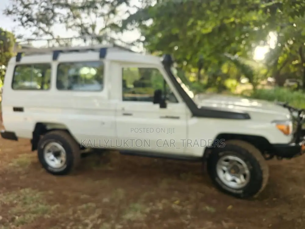 Toyota Land Cruiser 2015 White