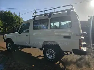 Toyota Land Cruiser 2015 White