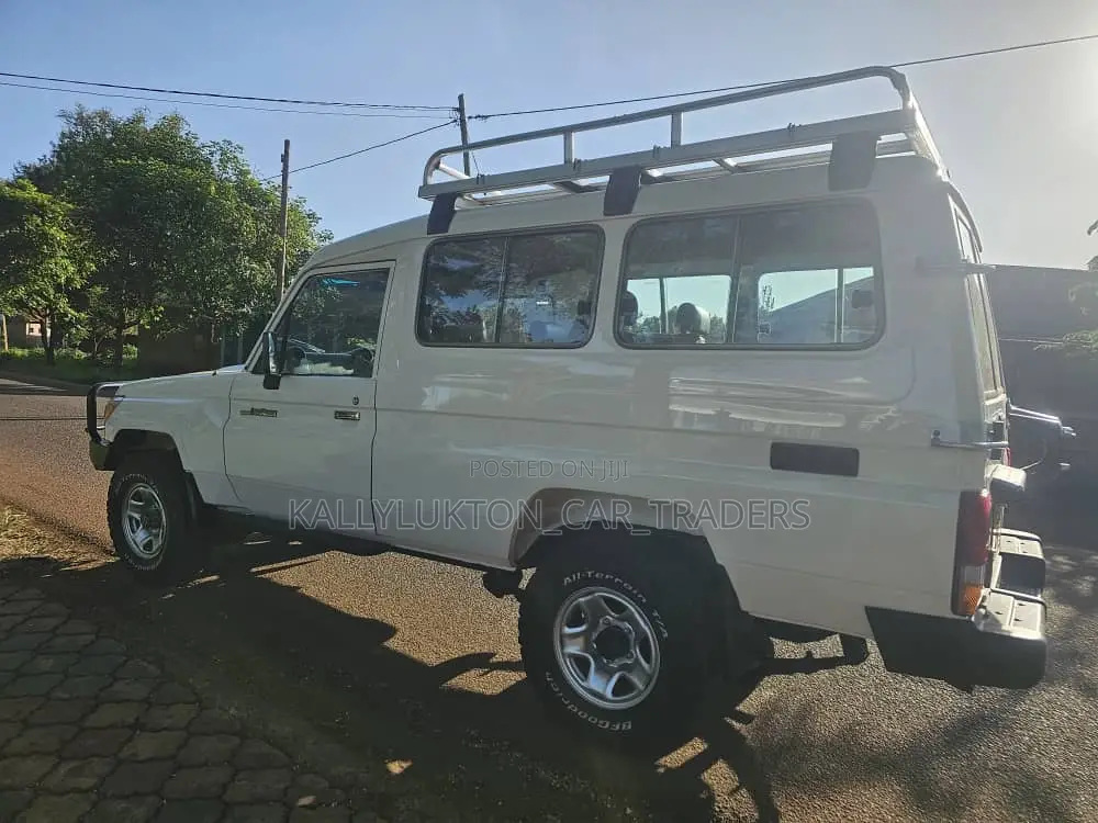 Toyota Land Cruiser 2015 White