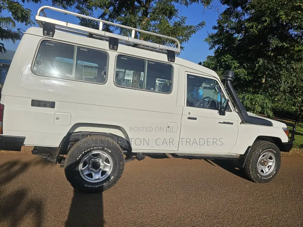 Toyota Land Cruiser 2015 White