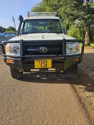 Toyota Land Cruiser 2015 White