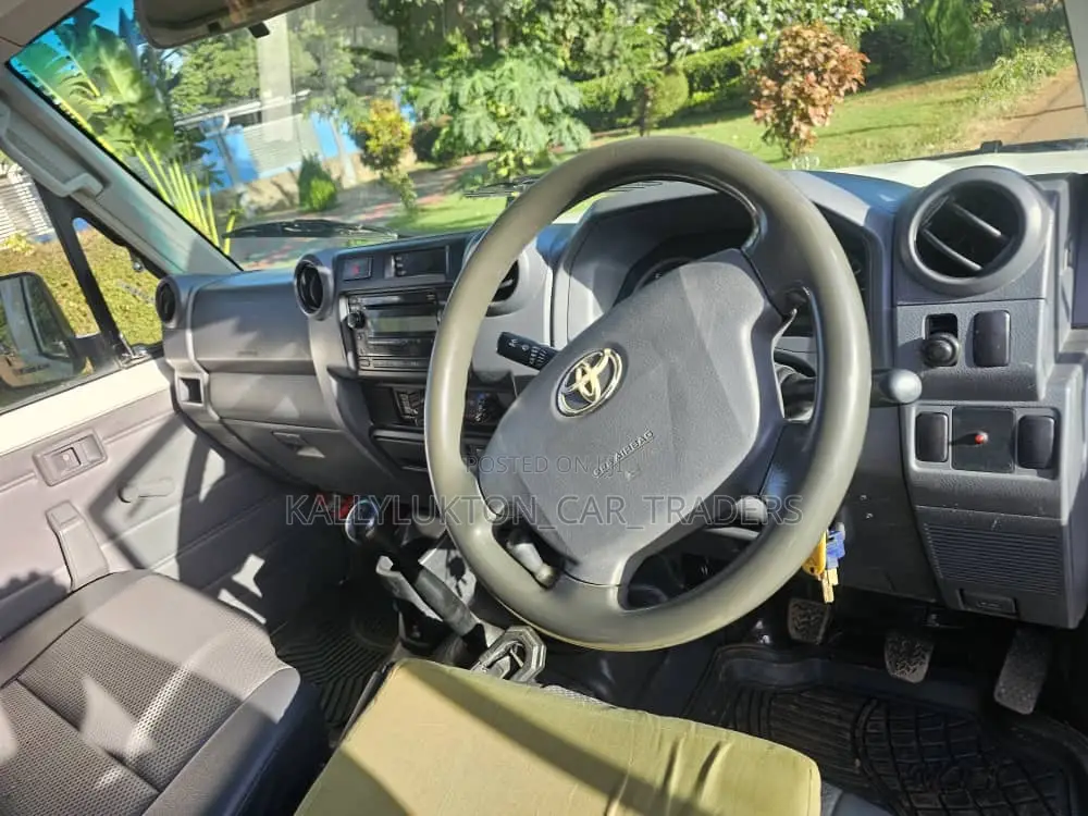 Toyota Land Cruiser 2015 White