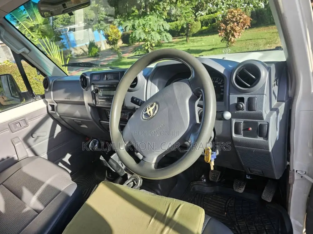 Toyota Land Cruiser 2015 White