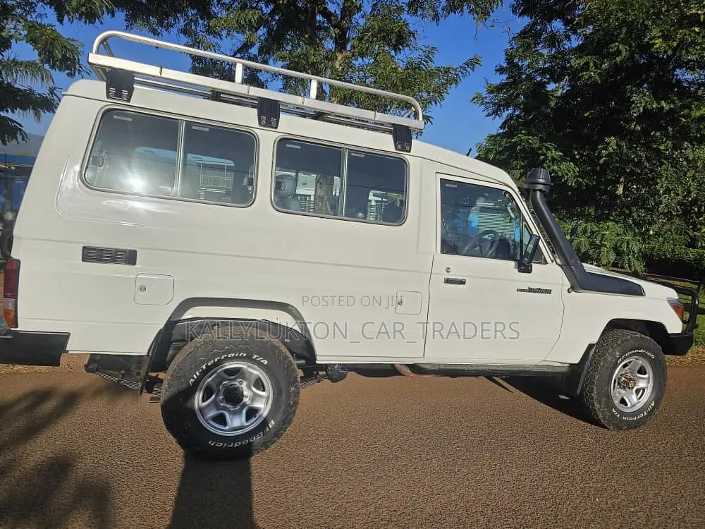 Toyota Land Cruiser 2015 White
