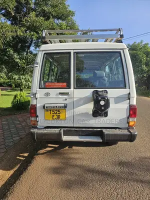 Toyota Land Cruiser 2015 White