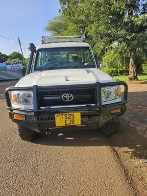 Toyota Land Cruiser 2015 White