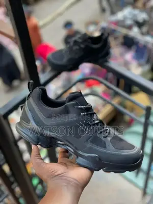 New Stock Leather Sneakers/Shoes Original