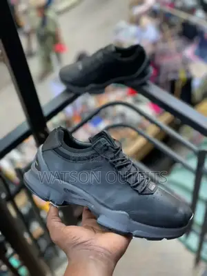 New Stock Leather Sneakers/Shoes Original