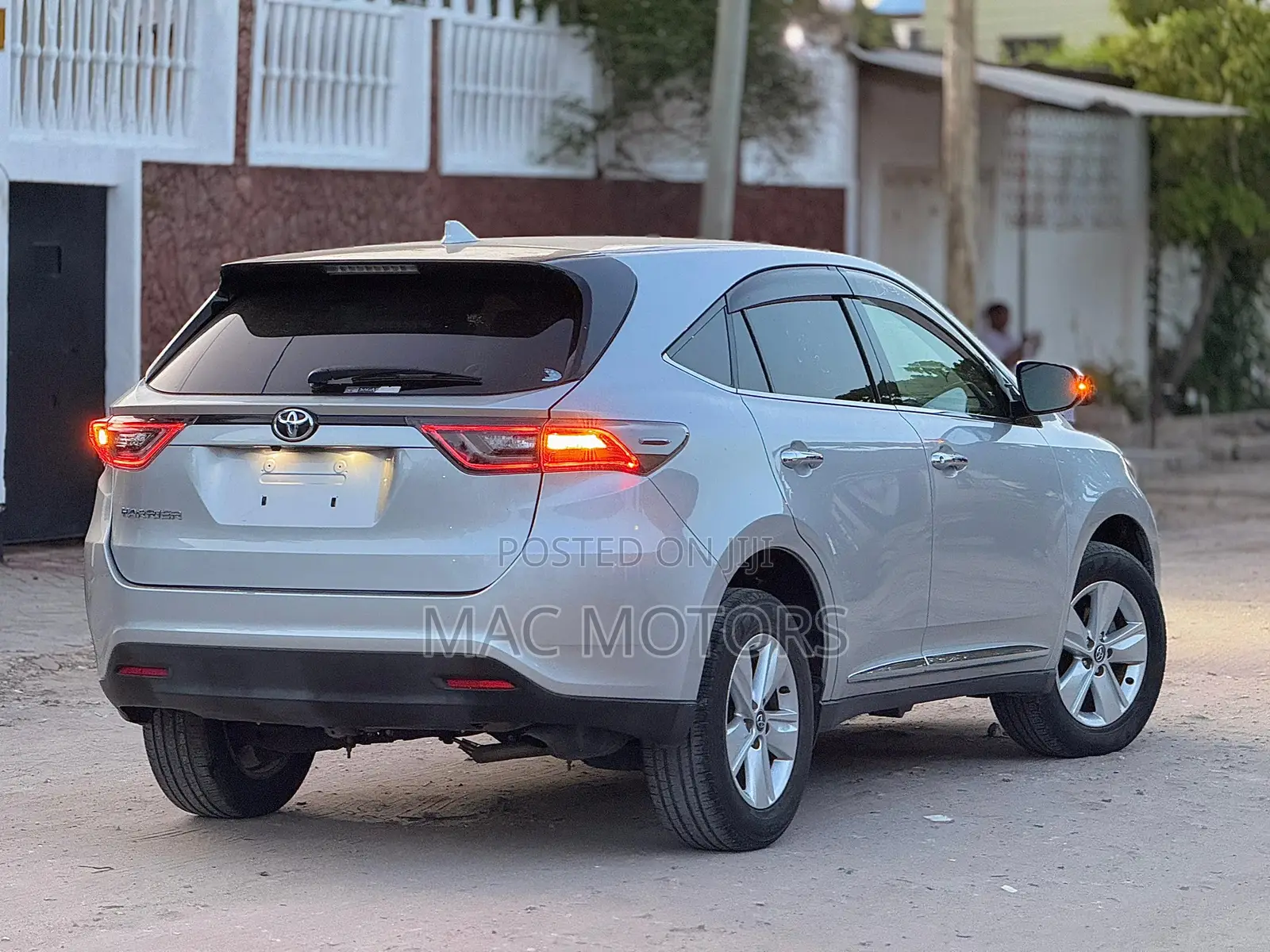Toyota Harrier 2.0 2014 Silver
