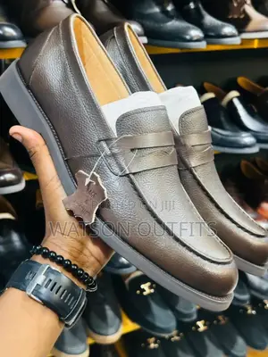 Best Quality Clarks Loafers/Shoes/Footwears