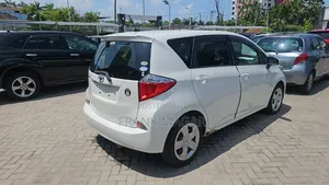 Toyota Ractis 1.5 FWD 2012 White