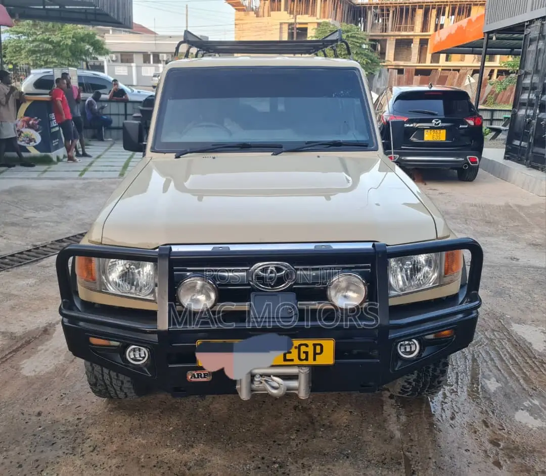 Toyota Land Cruiser 2012 Beige