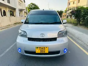 Toyota Porte 2005 Silver