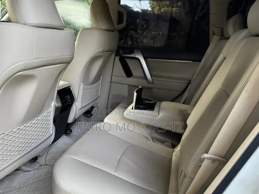 Toyota Land Cruiser Prado 2023 White